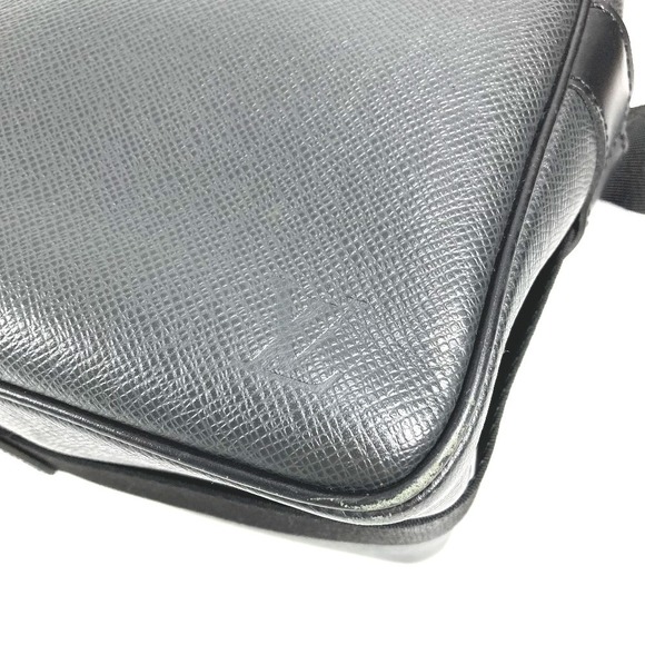 Louis Vuitton PM Ardoise Taiga crossbody Reporter leather bag black - Picture 7 of 9